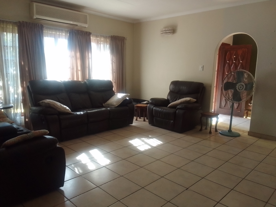 To Let 4 Bedroom Property for Rent in Geelhoutpark North West